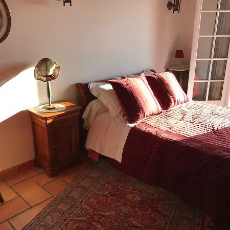 Domaine Des Trois Roses 3*