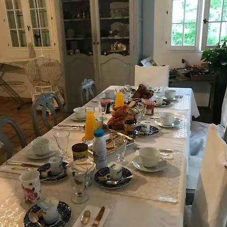 Domaine Des Trois Roses Frühstückspension